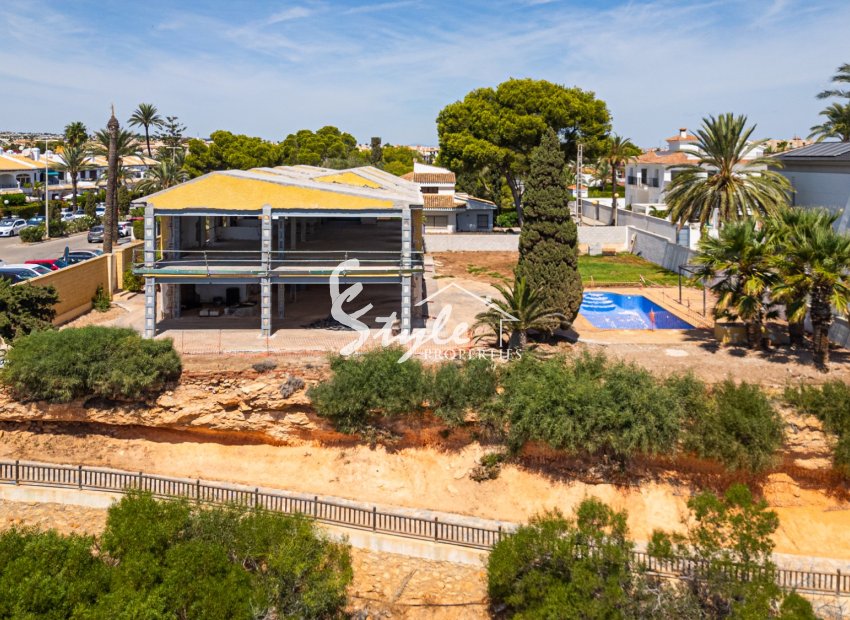 Resale - Villa - Cabo Roig