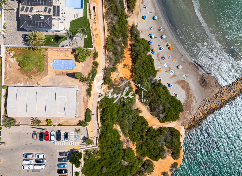 Resale - Villa - Cabo Roig