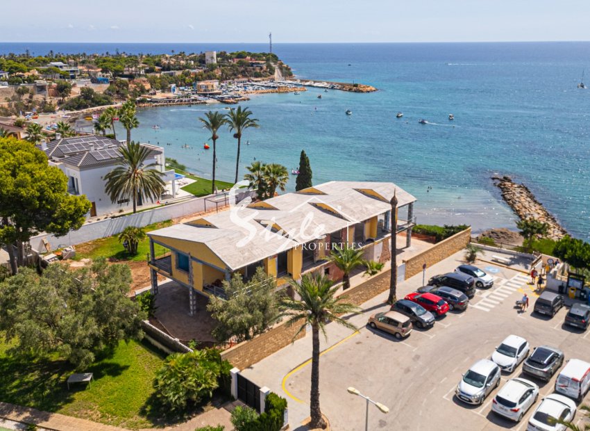 Resale - Villa - Cabo Roig