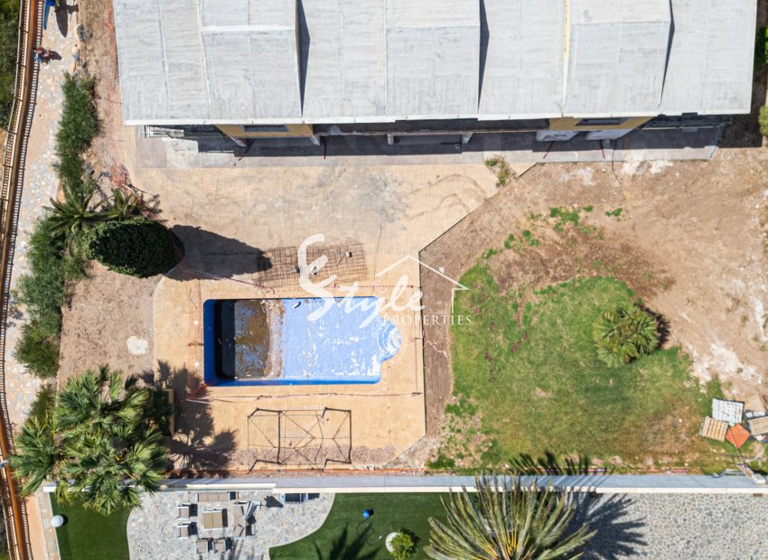 Resale - Villa - Cabo Roig