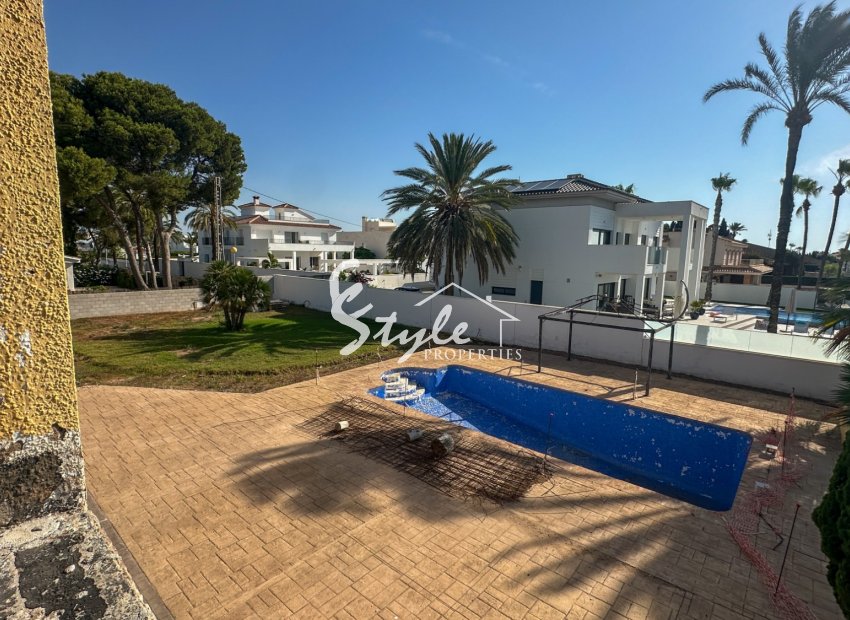Resale - Villa - Cabo Roig