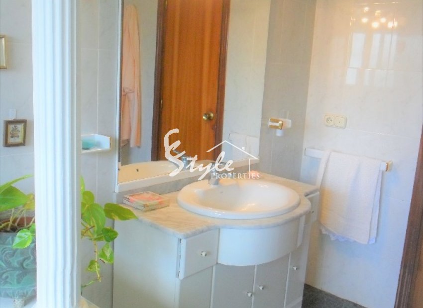 Resale - Villa - Cabo Roig