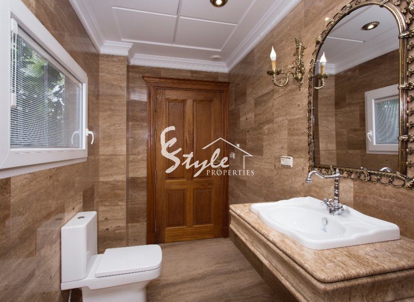 Resale - Villa - Cabo Roig