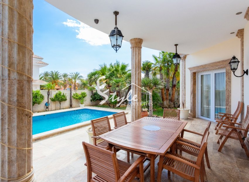 Resale - Villa - Cabo Roig