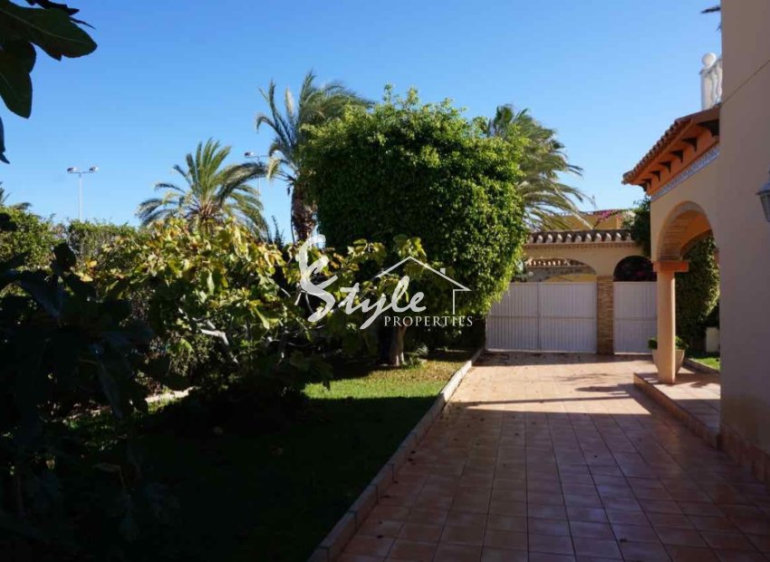Resale - Villa - Cabo Roig