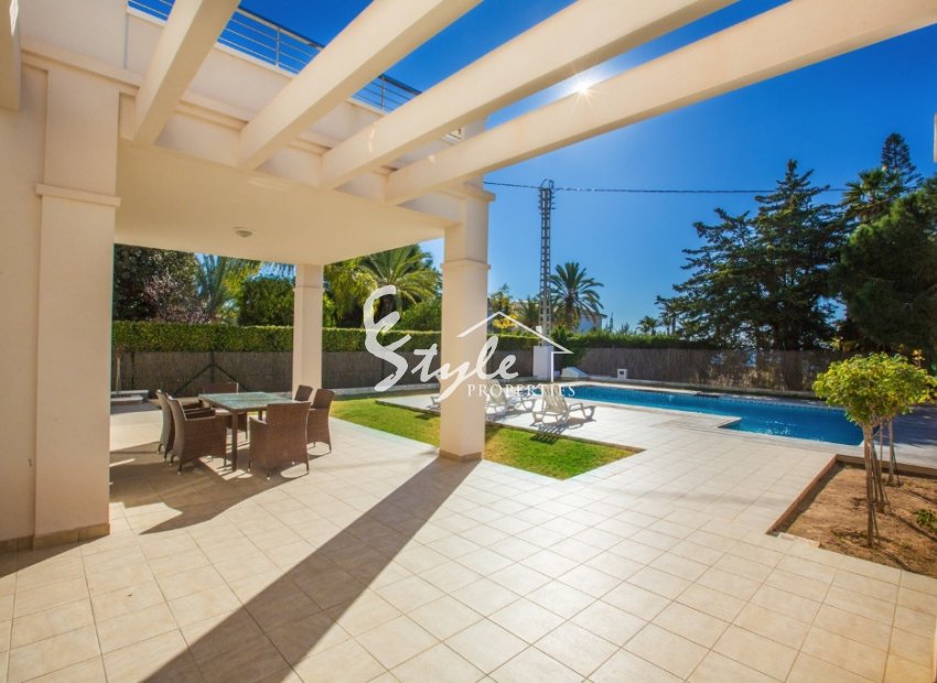 Resale - Villa - Cabo Roig