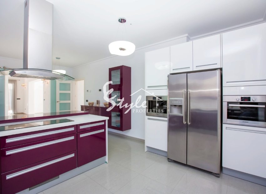 Resale - Villa - Cabo Roig