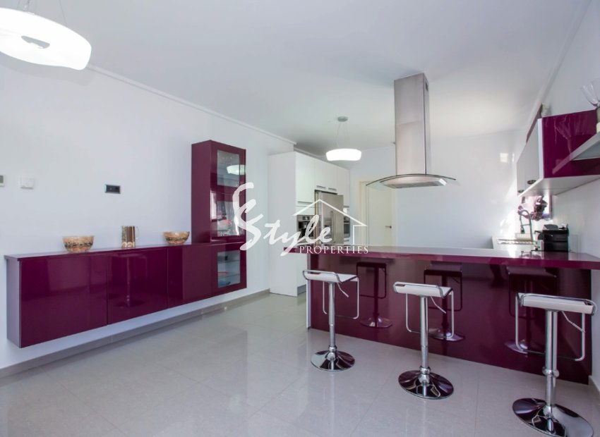 Resale - Villa - Cabo Roig