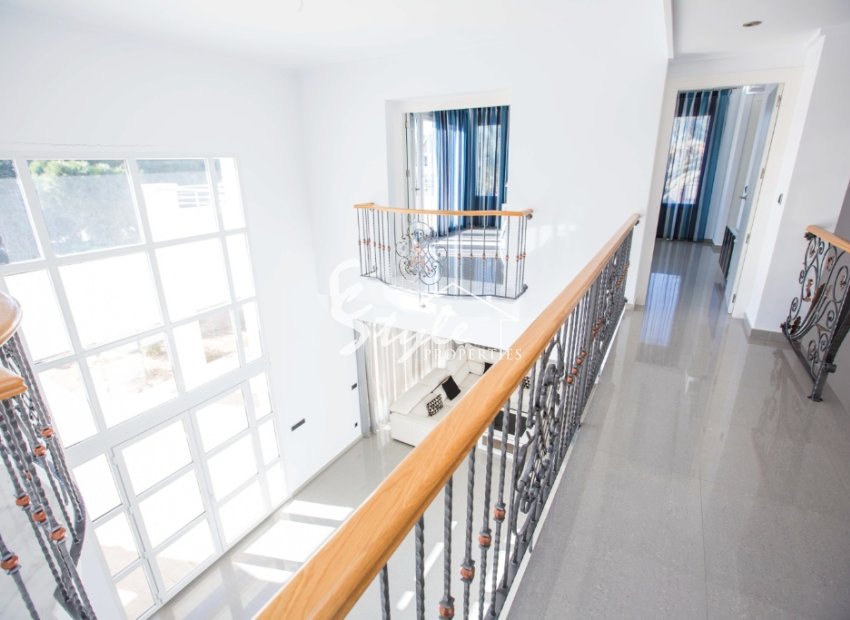 Resale - Villa - Cabo Roig