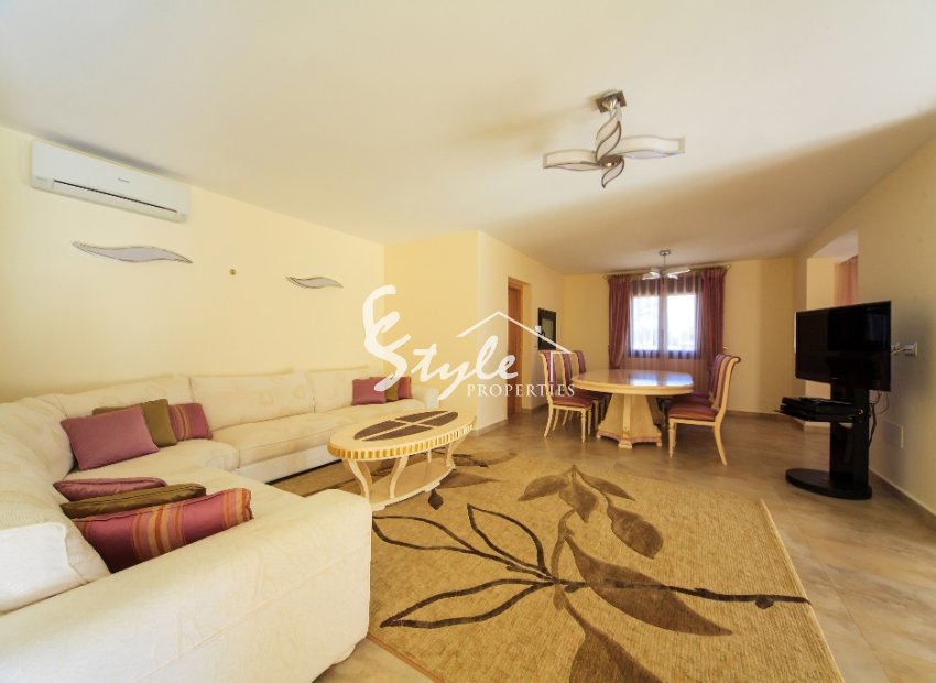 Resale - Villa - Cabo Roig