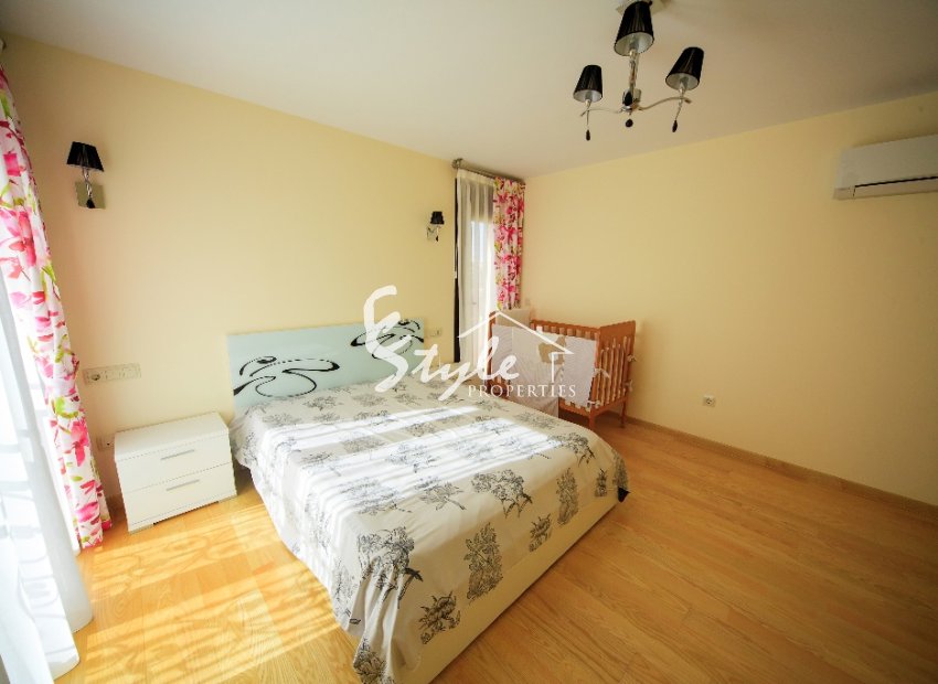 Resale - Villa - Cabo Roig