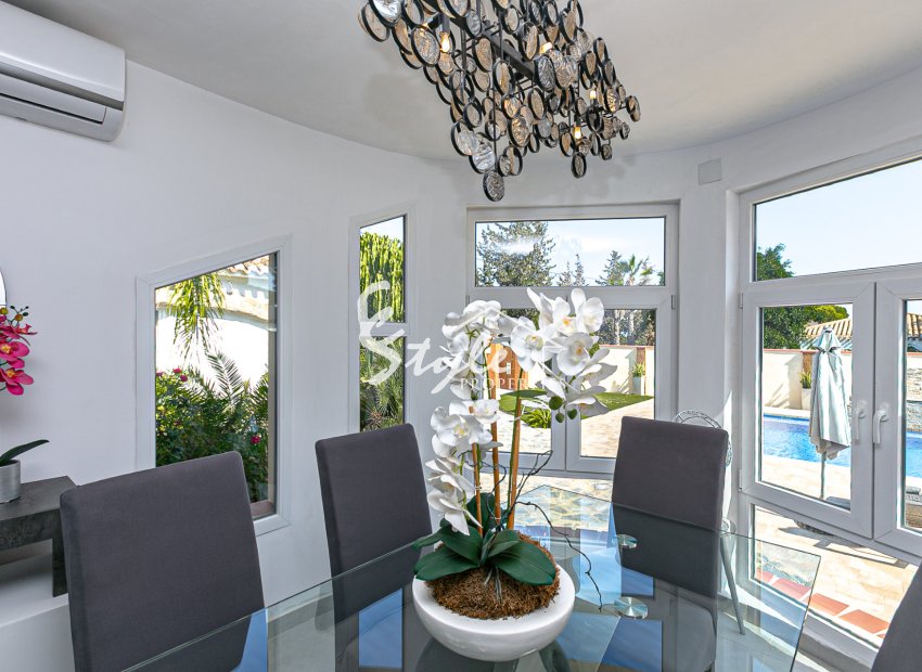 Resale - Villa - Campoamor - Lomas de Don Juan