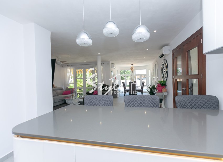 Resale - Villa - Campoamor - Lomas de Don Juan