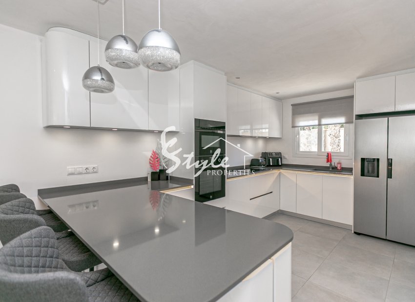 Resale - Villa - Campoamor - Lomas de Don Juan