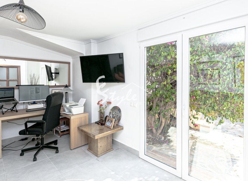 Resale - Villa - Campoamor - Lomas de Don Juan