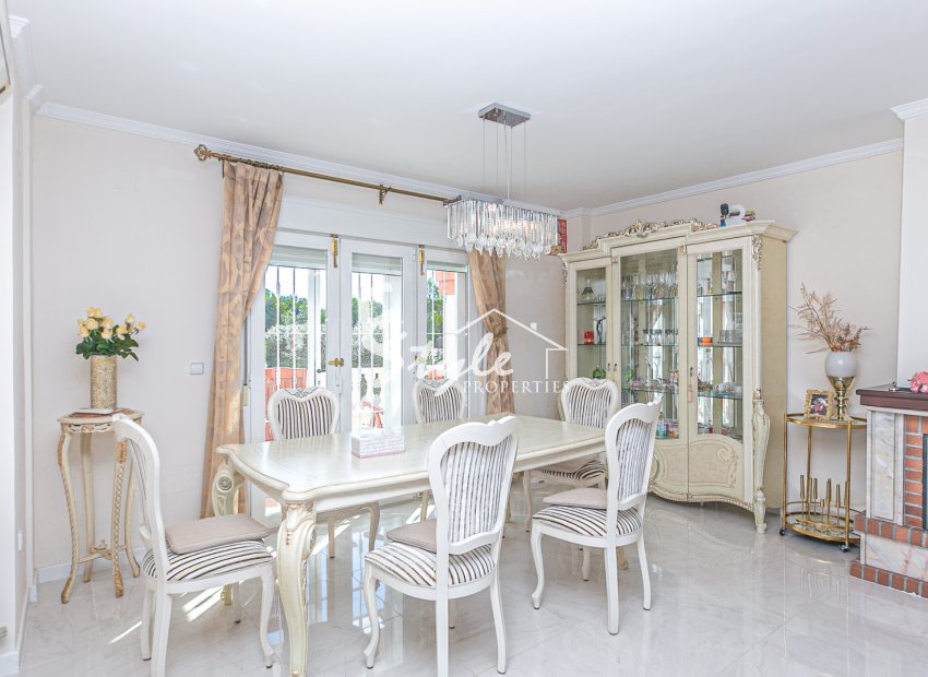 Resale - Villa - Campoamor
