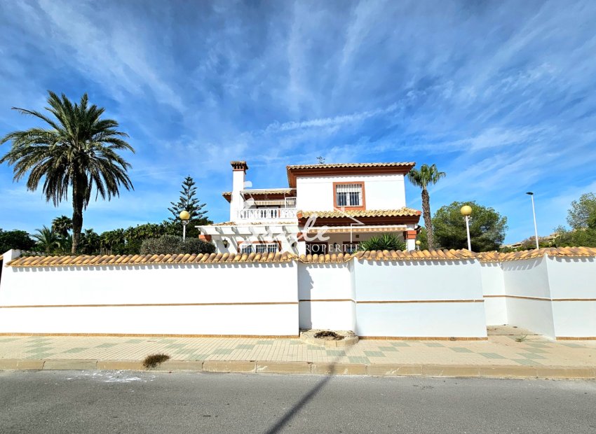 Resale - Villa - Campoamor