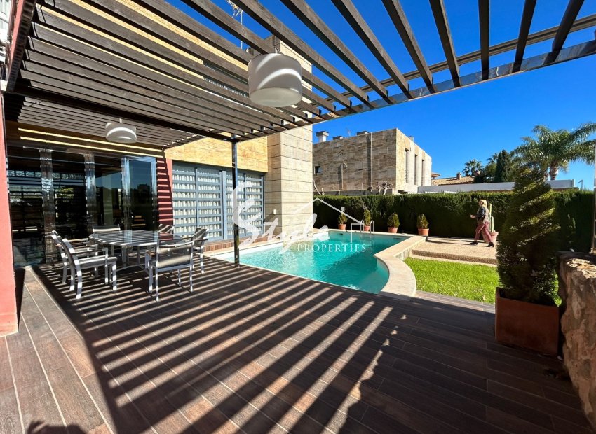 Resale - Villa - Dahesa de Campoamor - Campoamor