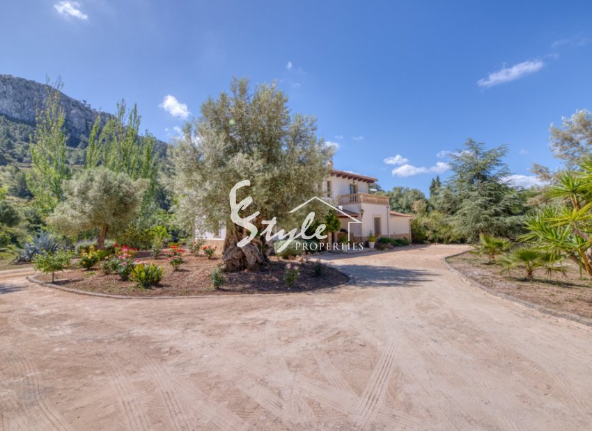 Resale - Villa - Esporlas - Mallorca