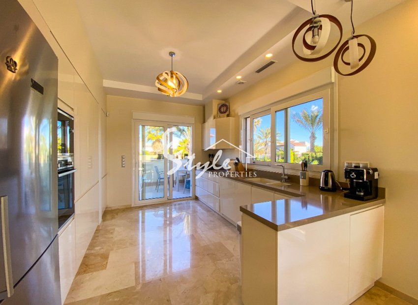 Resale - Villa - La Zenia