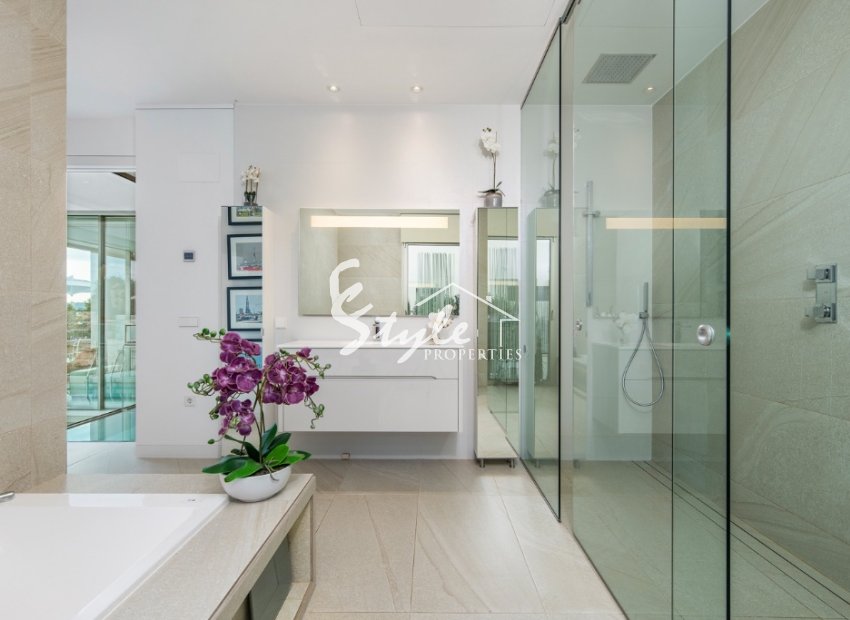 Resale - Villa - Las Colinas Golf