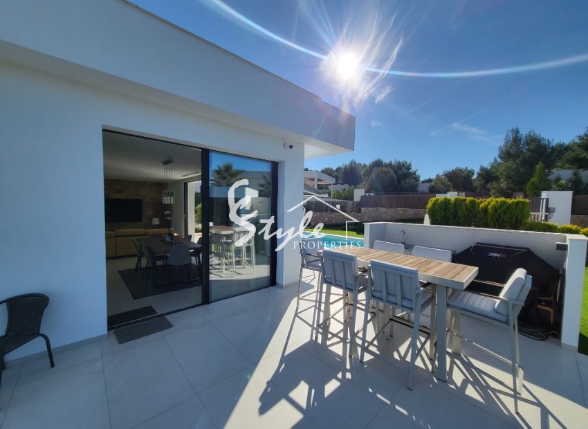 Resale - Villa - Las Colinas Golf