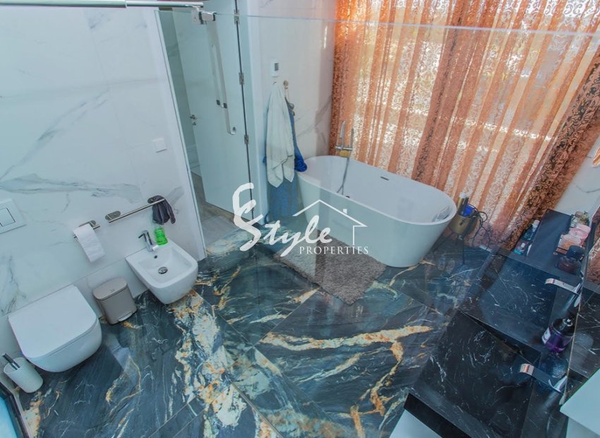 Resale - Villa - Las Colinas Golf