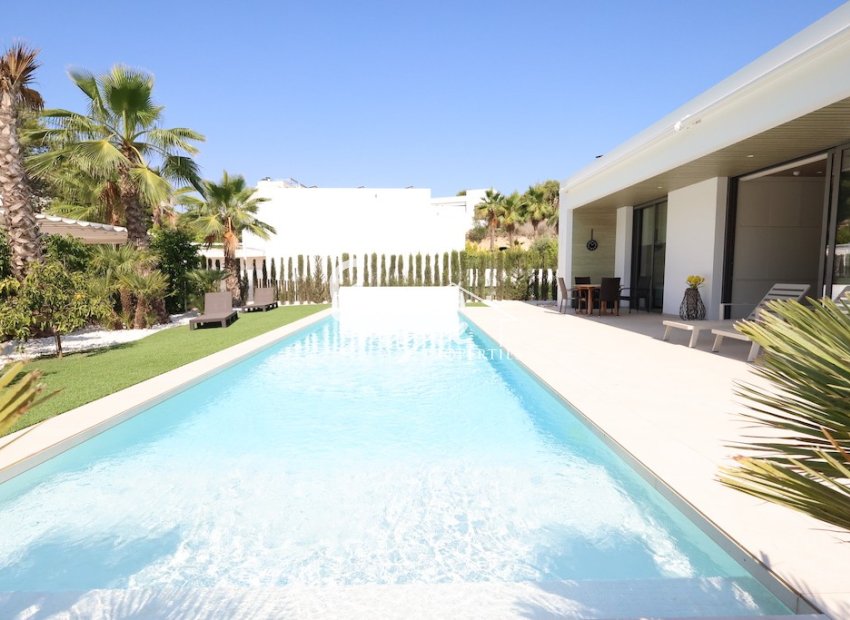 Resale - Villa - Las Colinas Golf