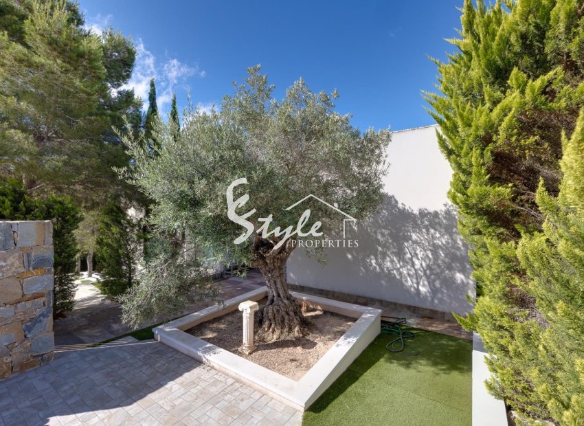 Resale - Villa - Las Colinas Golf