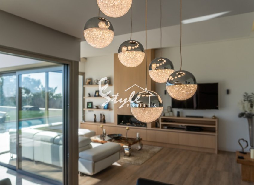 Resale - Villa - Las Colinas Golf