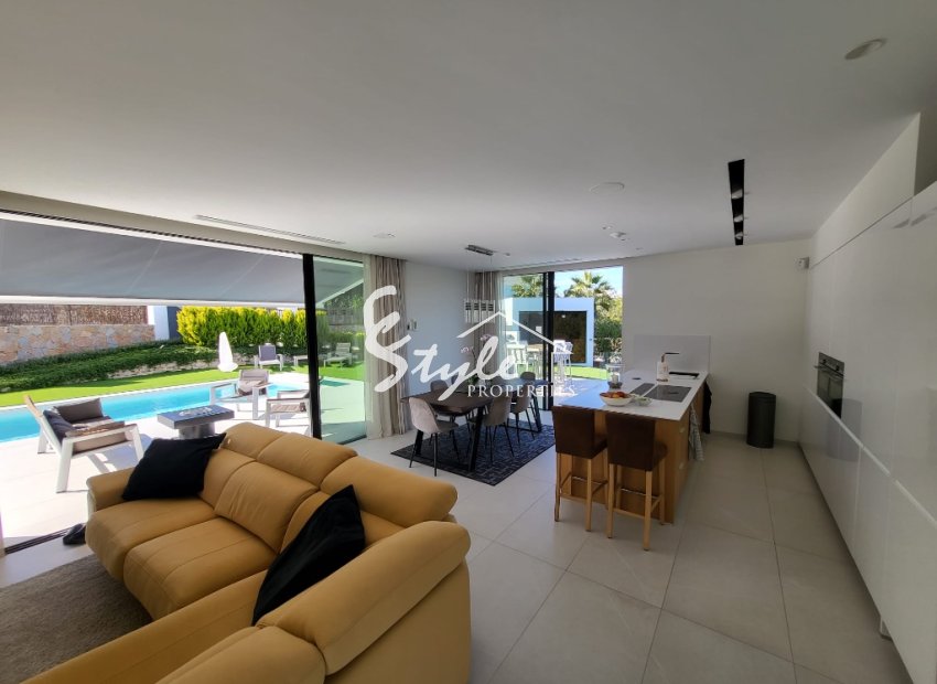 Resale - Villa - Las Colinas - Las Colinas Golf
