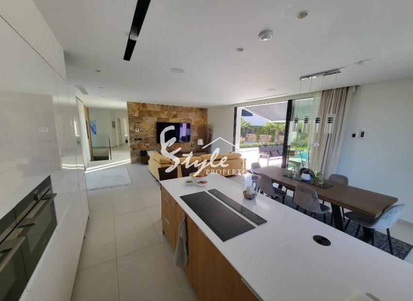 Resale - Villa - Las Colinas - Las Colinas Golf