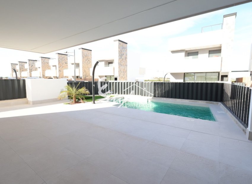 Resale - Villa - Los Alcazares