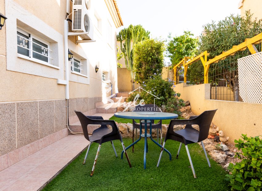 Resale - Villa - Los Altos