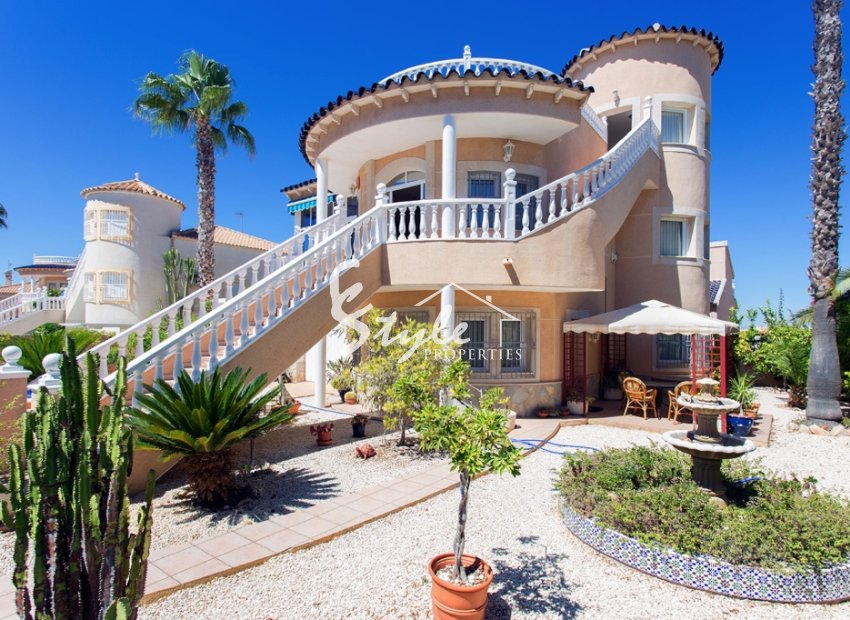 Resale - Villa - Los Altos