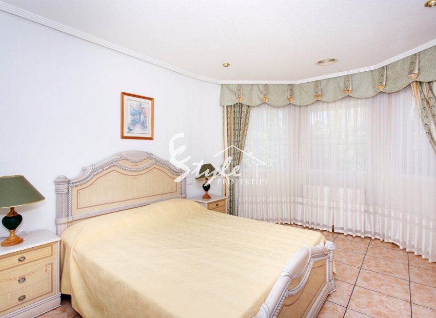 Resale - Villa - Los Altos