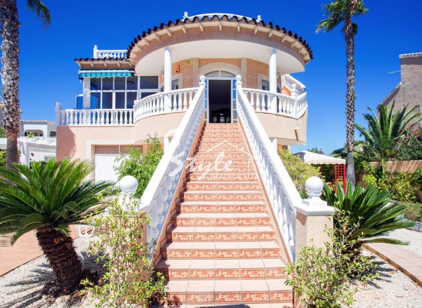 Resale - Villa - Los Altos