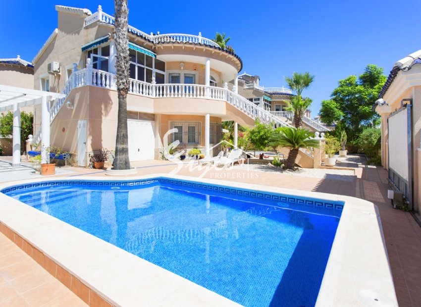 Resale - Villa - Los Altos