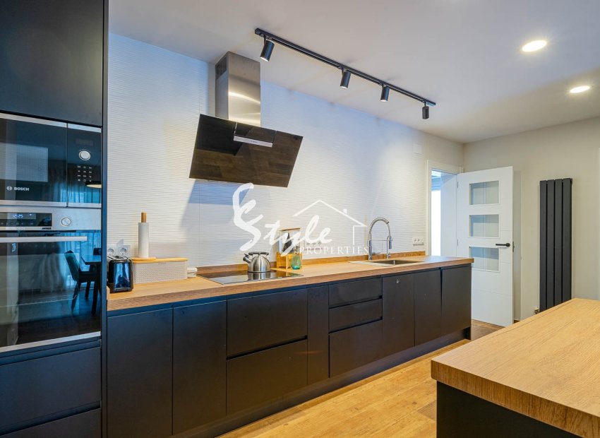 Resale - Villa - Los Balcones