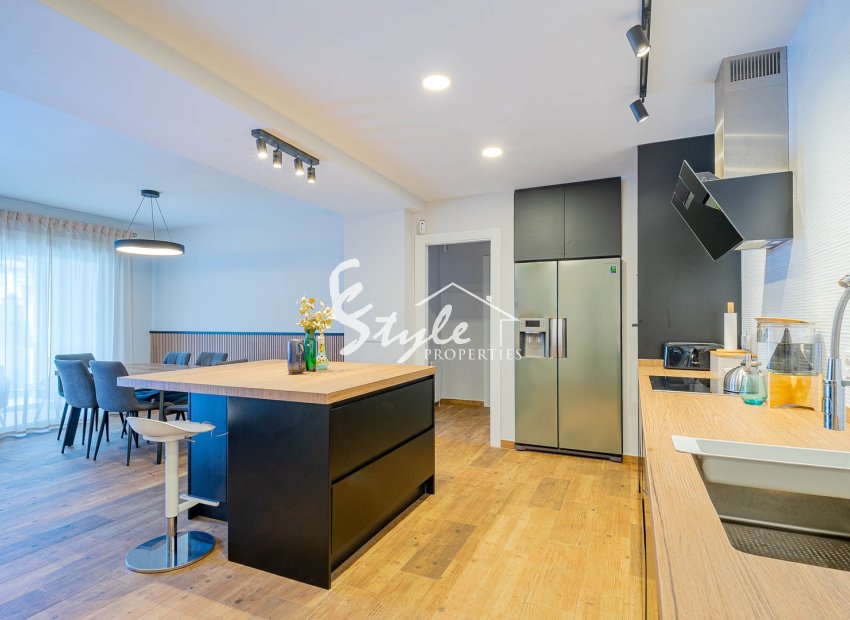 Resale - Villa - Los Balcones