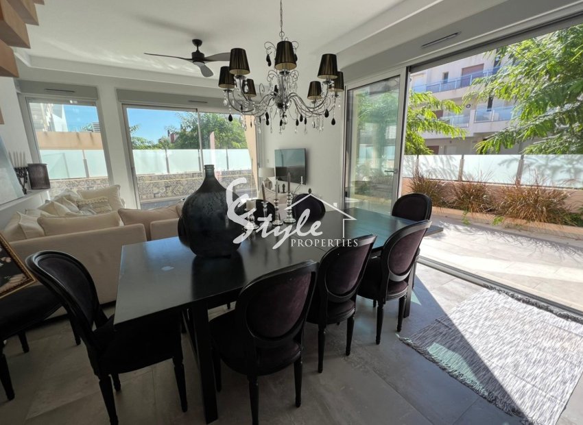 Resale - Villa - Mil Palmeras