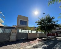 Resale - Villa - Mil Palmeras