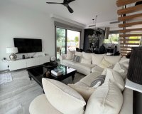 Resale - Villa - Mil Palmeras