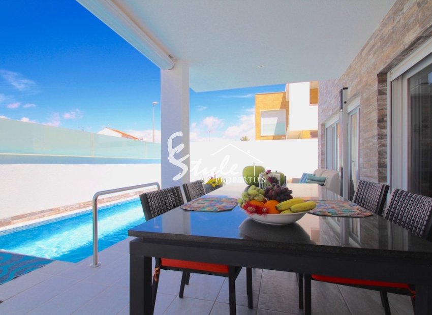 Resale - Villa - Mil Palmeras