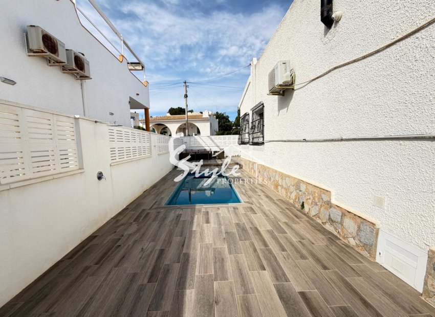 Resale - Villa - Orihuela-Costa - Blue Lagoon
