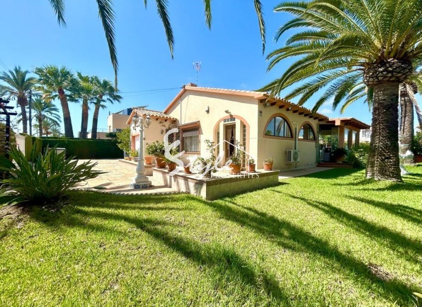 Resale - Villa - Orihuela Costa  - Cabo Roig