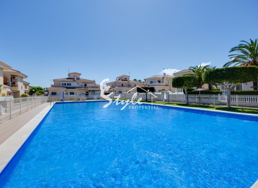 Resale - Villa - Orihuela-Costa - calle Nicolas de  Bussi,22