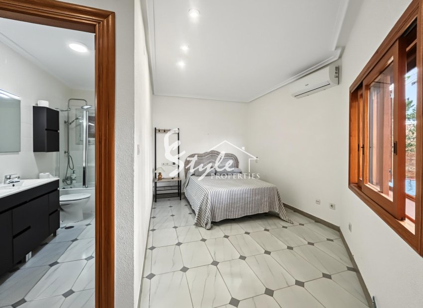 Resale - Villa - Orihuela-Costa - Campoamor