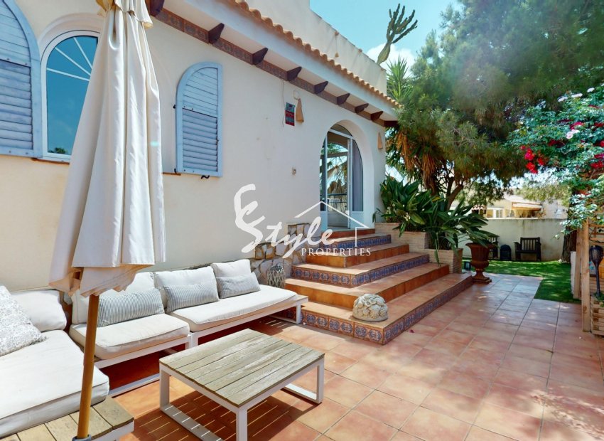 Resale - Villa - Orihuela Costa  - La Zenia