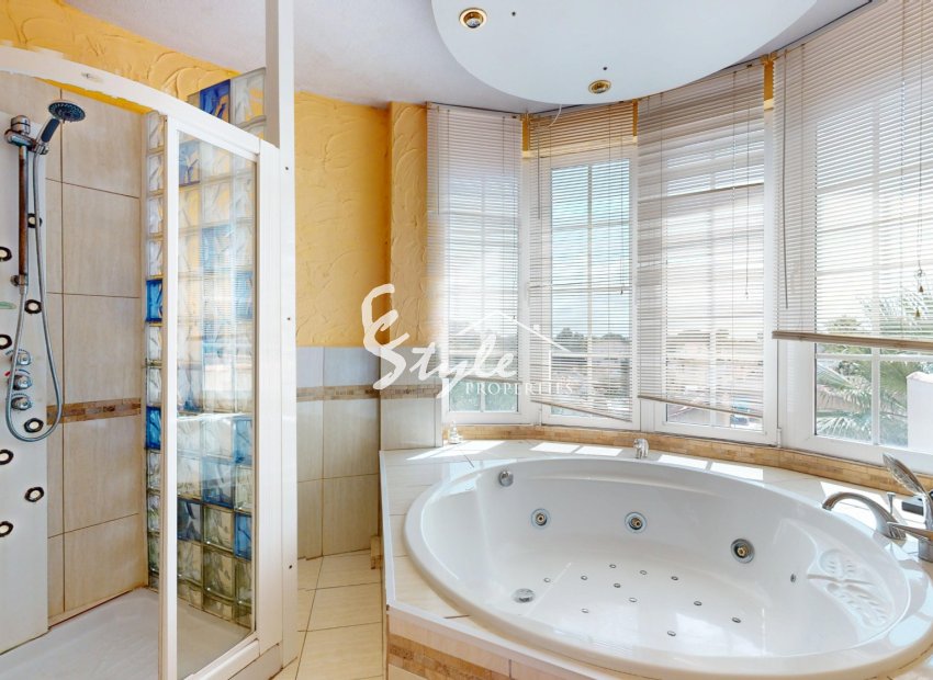 Resale - Villa - Orihuela Costa  - La Zenia